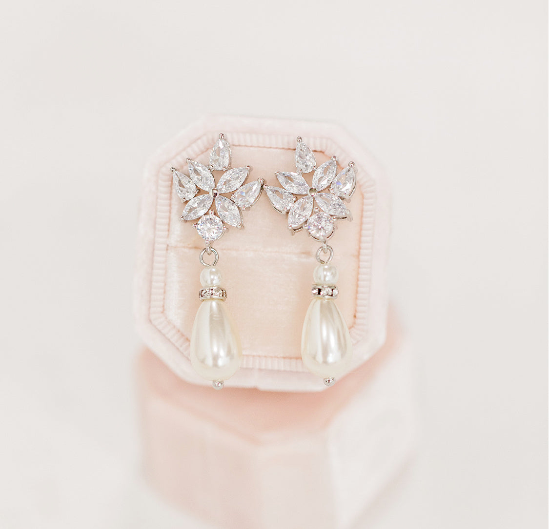 Load image into Gallery viewer, pearl drop bridal earrings
