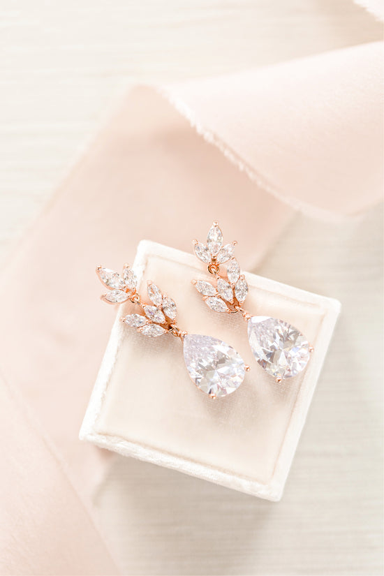 Load image into Gallery viewer, bridesmaid earrings
