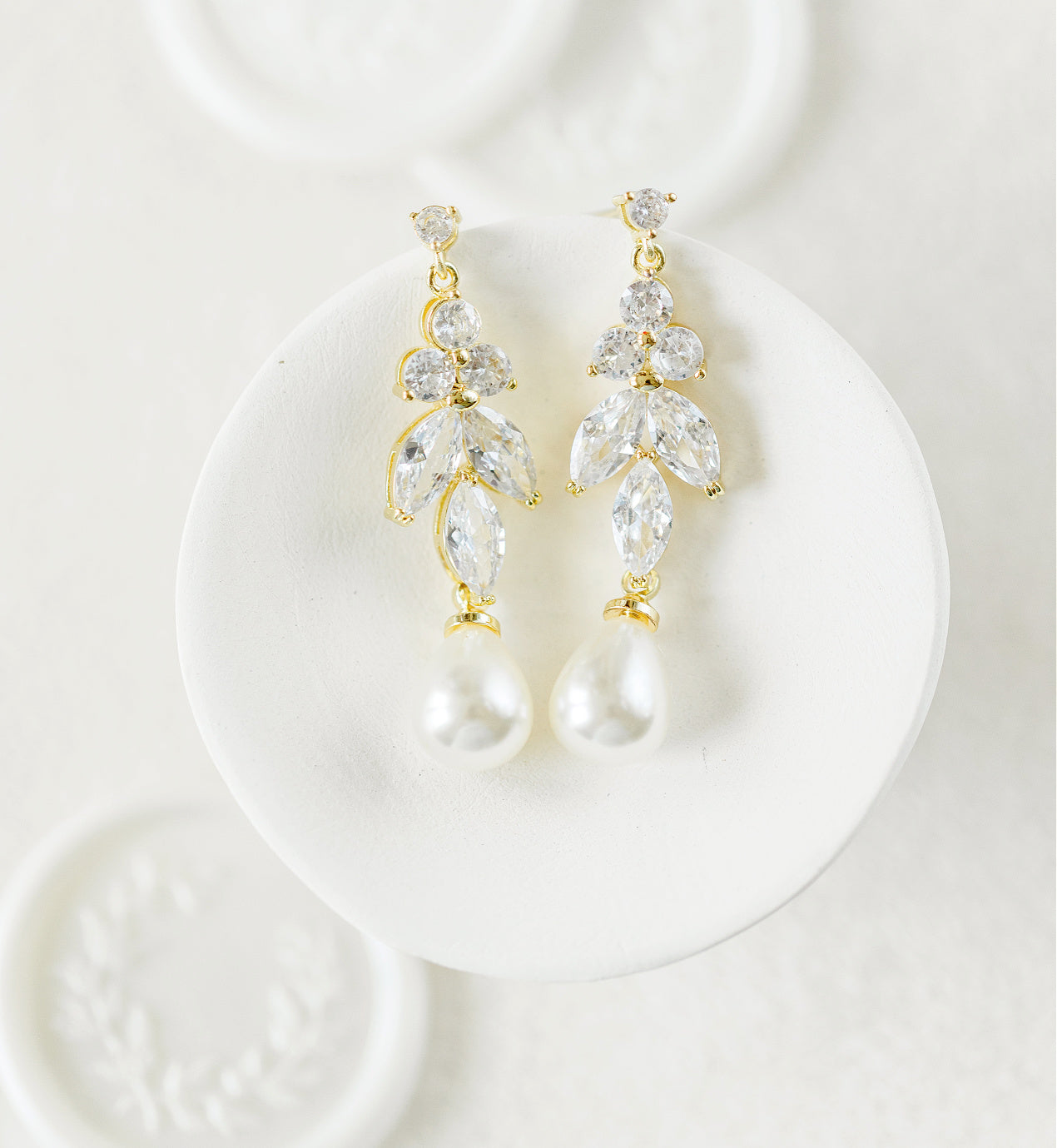 Load image into Gallery viewer, gold pearl wedding earrings
