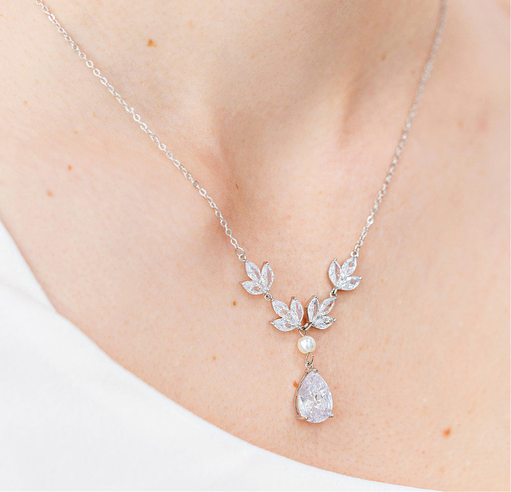 pearl wedding necklace