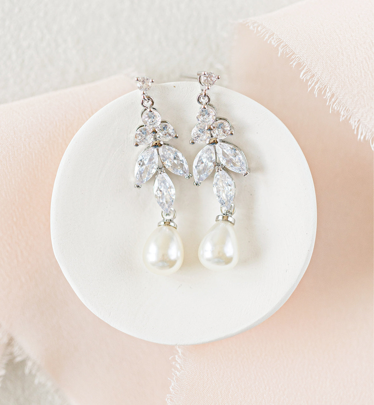 Load image into Gallery viewer, silver pearl wedding earrings
