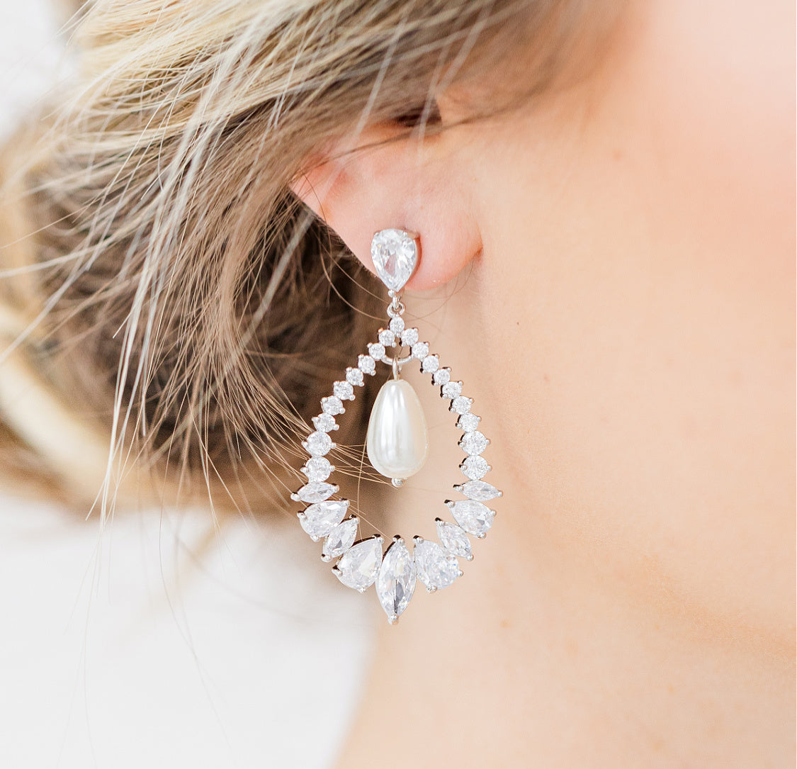 Load image into Gallery viewer, pearl bridal earrings
