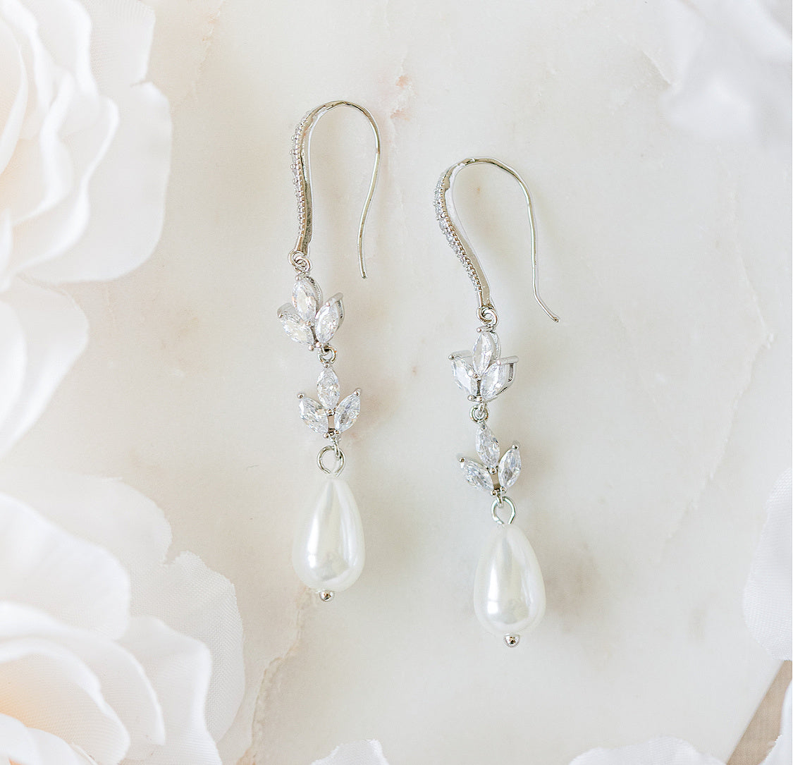 Load image into Gallery viewer, silver pearl drop wedding earrings
