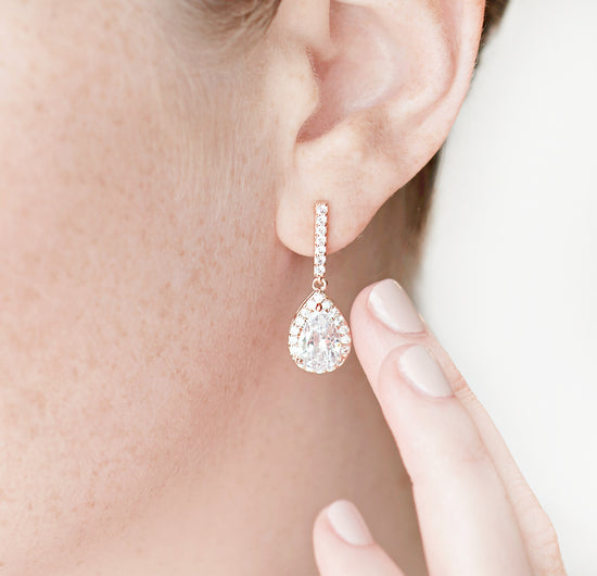 White Pearl Teardrop Gold Bridal Earrings | Wedding Jewelry for Brides -  Glitz And Love